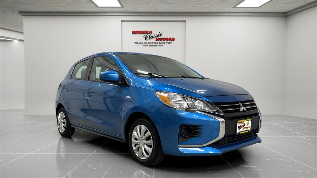 2022 Mitsubishi Mirage ES's photo