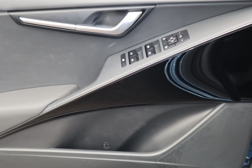 2024 Kia Niro EX photo 17