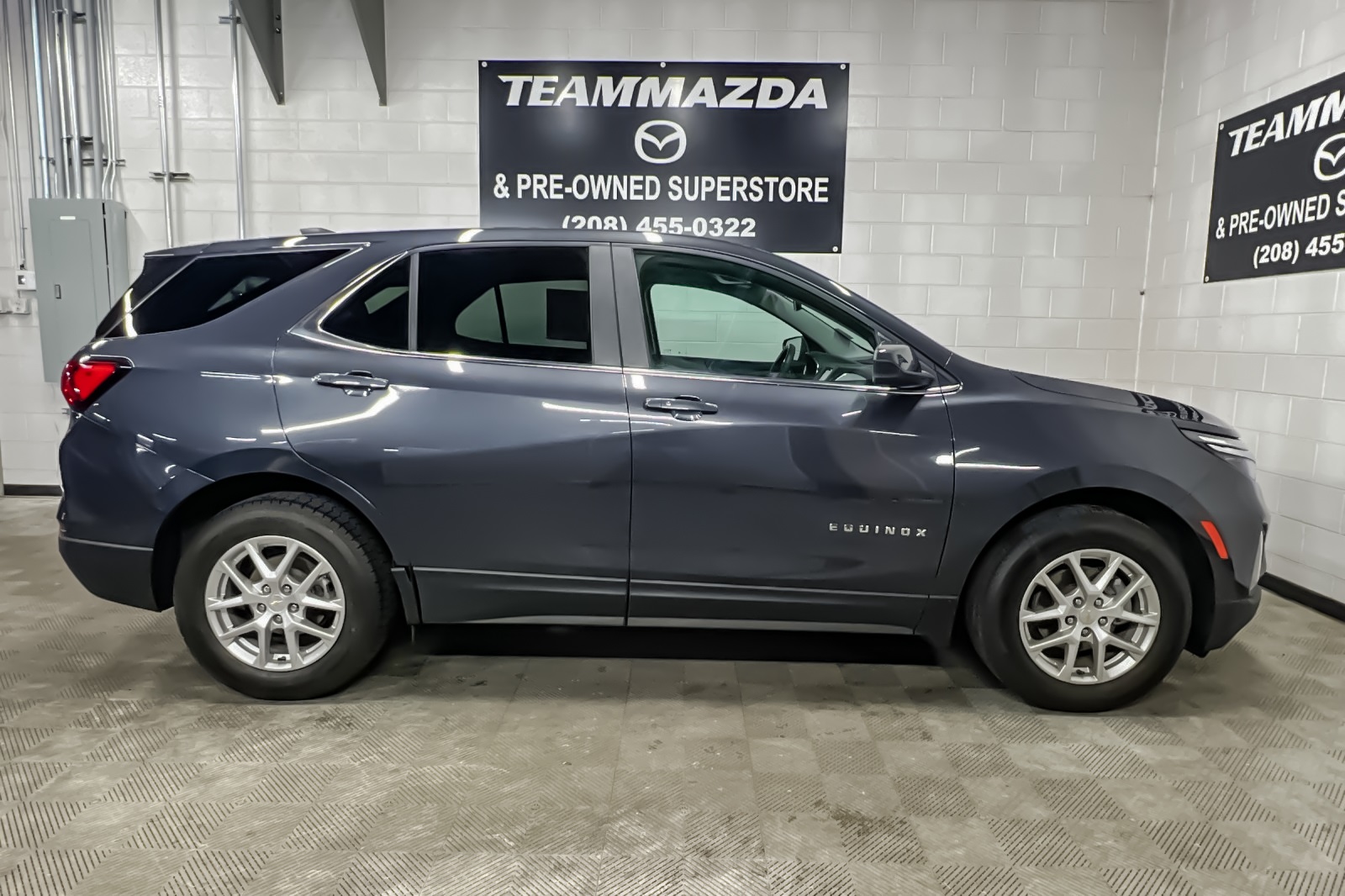 2022 Chevrolet Equinox LT photo 2