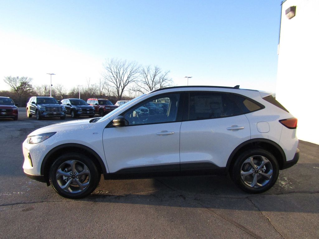 2025 Ford Escape ST-Line photo 2