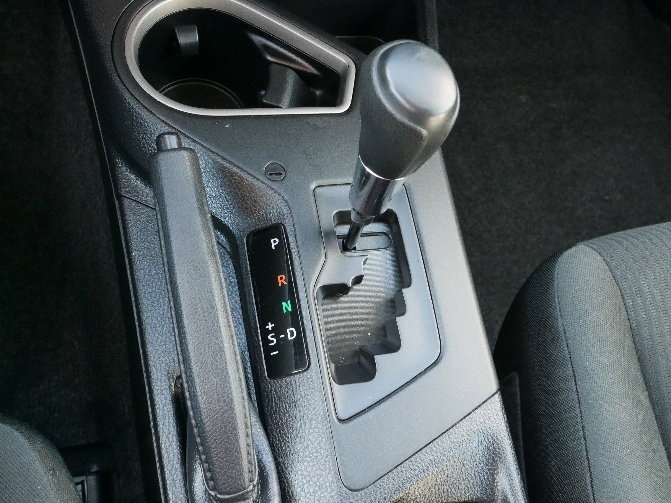 2016 Toyota RAV4 LE photo 21