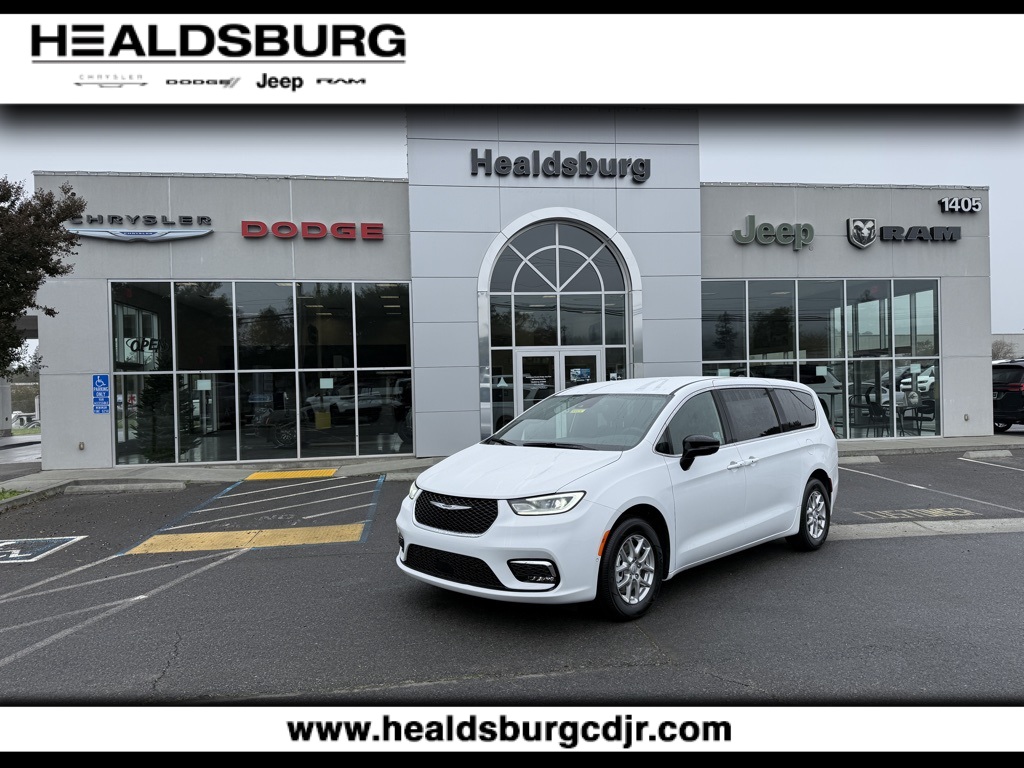 2026 Chrysler Pacifica Select's photo