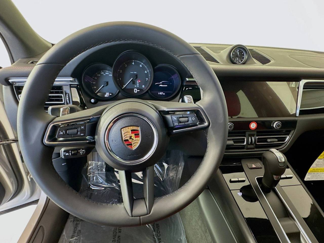 2025 Porsche Macan T photo 14