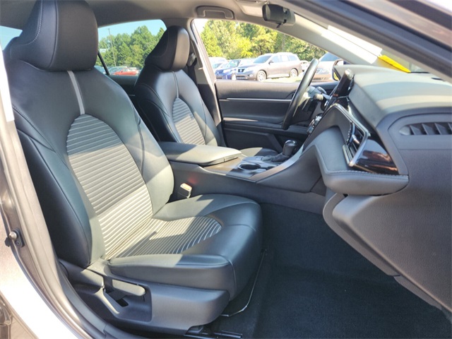 2022 Toyota Camry SE photo 17