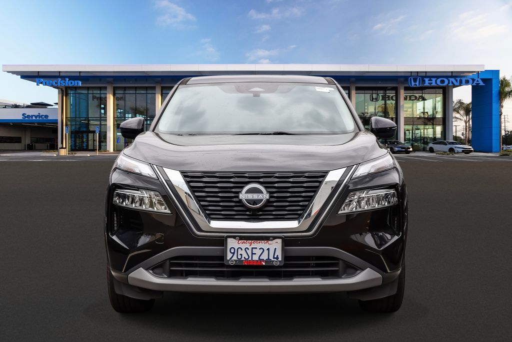 2023 Nissan Rogue SV's photo