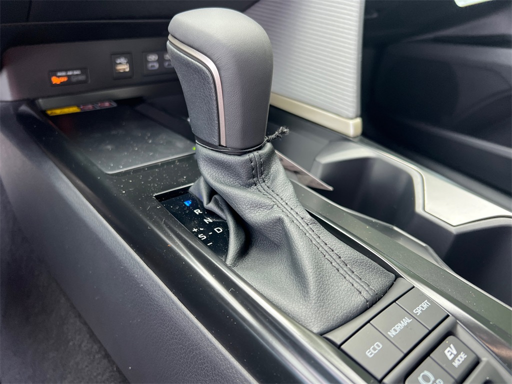 2025 Toyota Camry SE photo 29