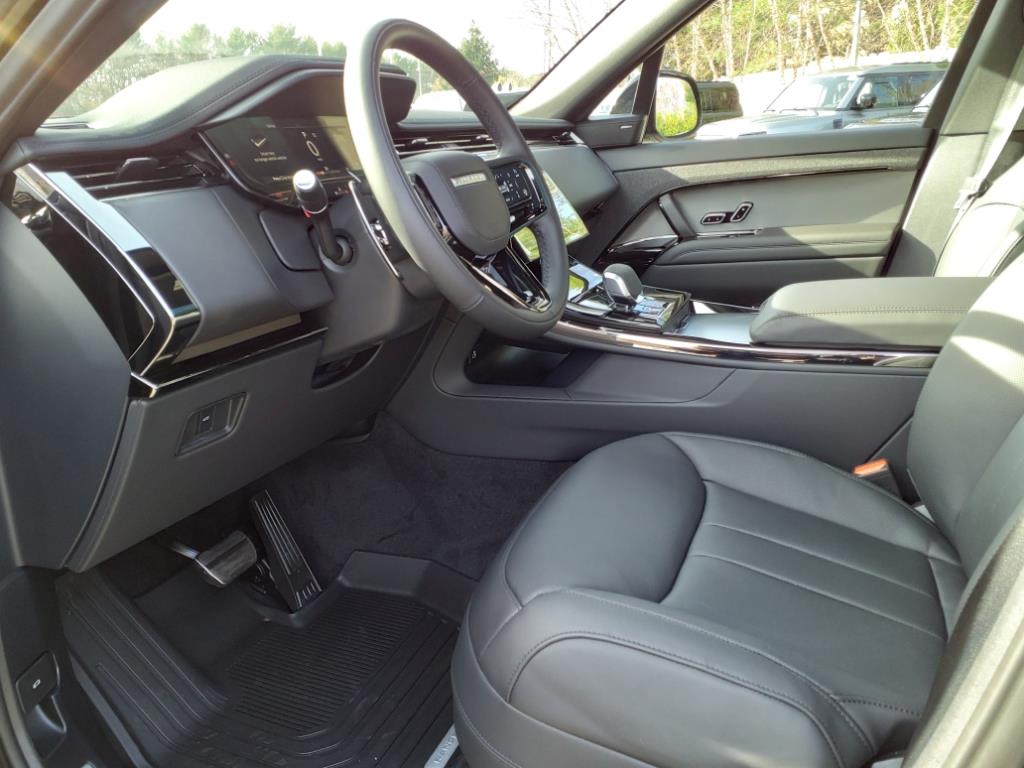 2025 Land Rover Range Rover Sport SE photo 16