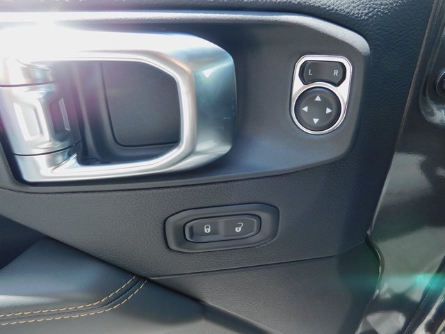 2025 Jeep Wrangler Sahara photo 18