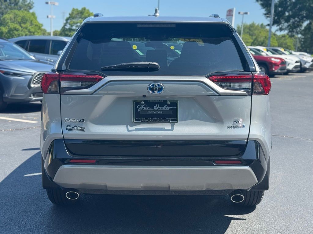 2024 Toyota RAV4 Hybrid SE photo 9