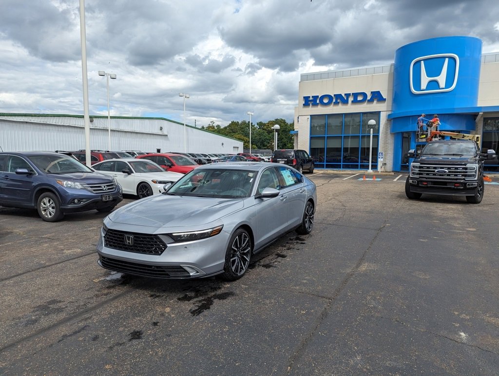 2025 Honda Accord Hybrid Touring photo 4