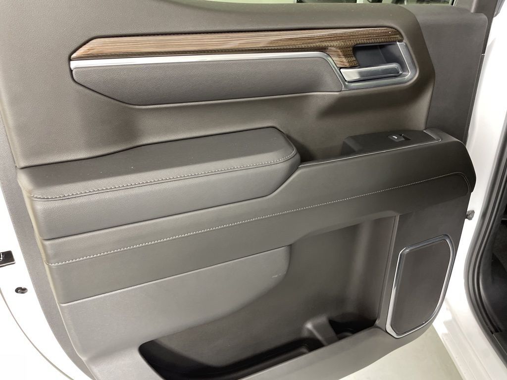 2025 Chevrolet Silverado 1500 LT photo 38