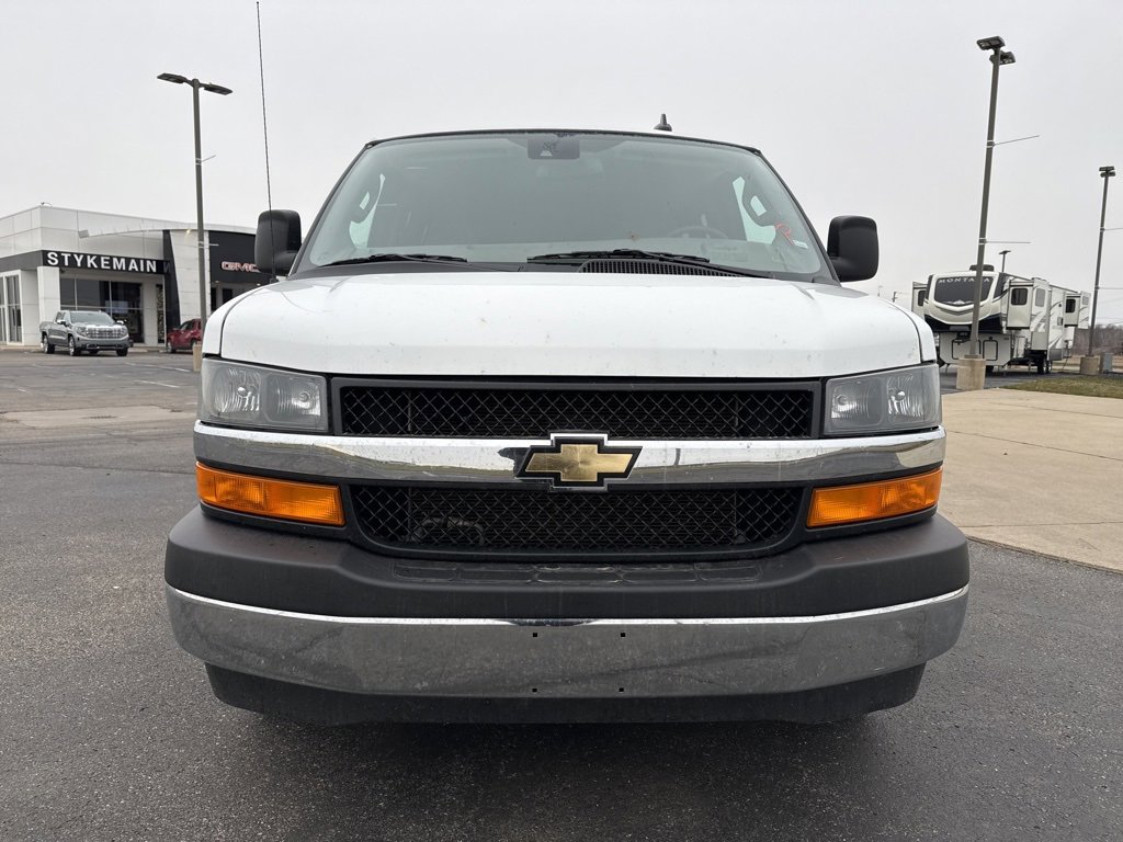 2024 Chevrolet Express Passenger 3500 photo 4