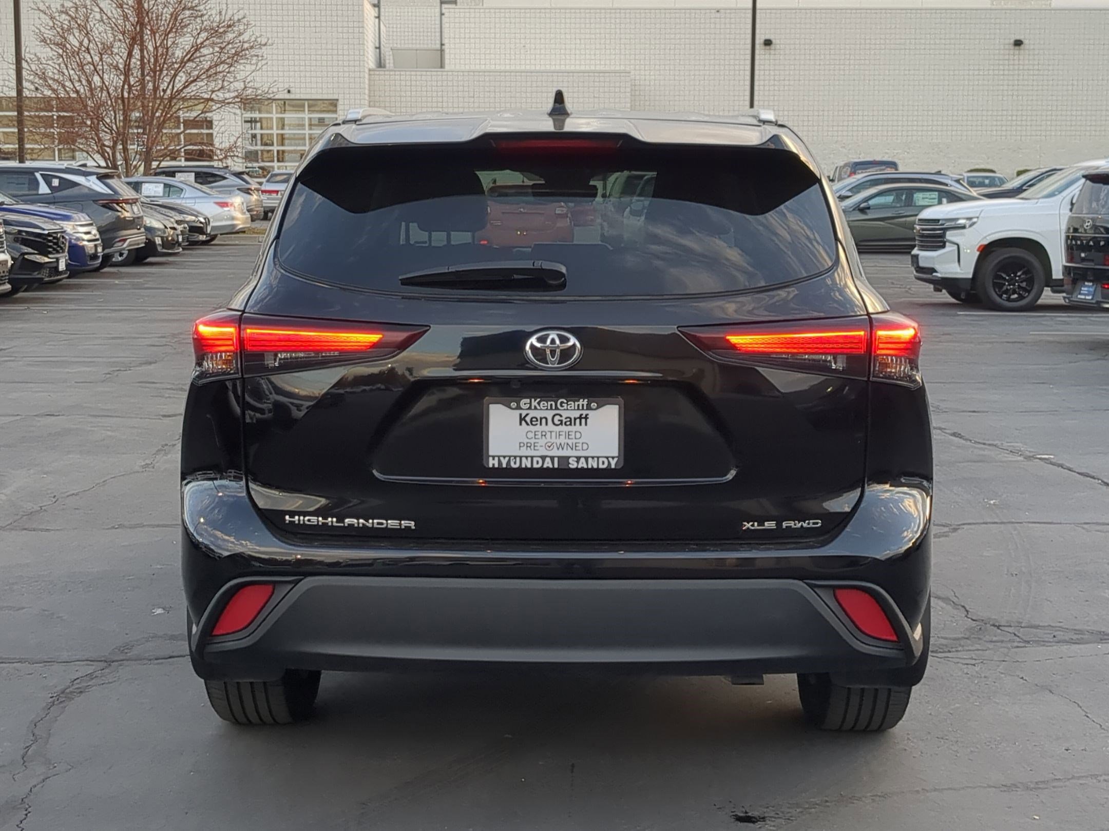 2024 Toyota Highlander XLE photo 3