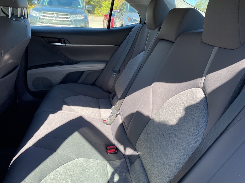 2021 Toyota Camry Hybrid LE photo 3