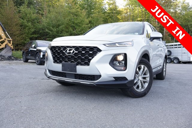 2020 Hyundai Santa Fe SE photo 2