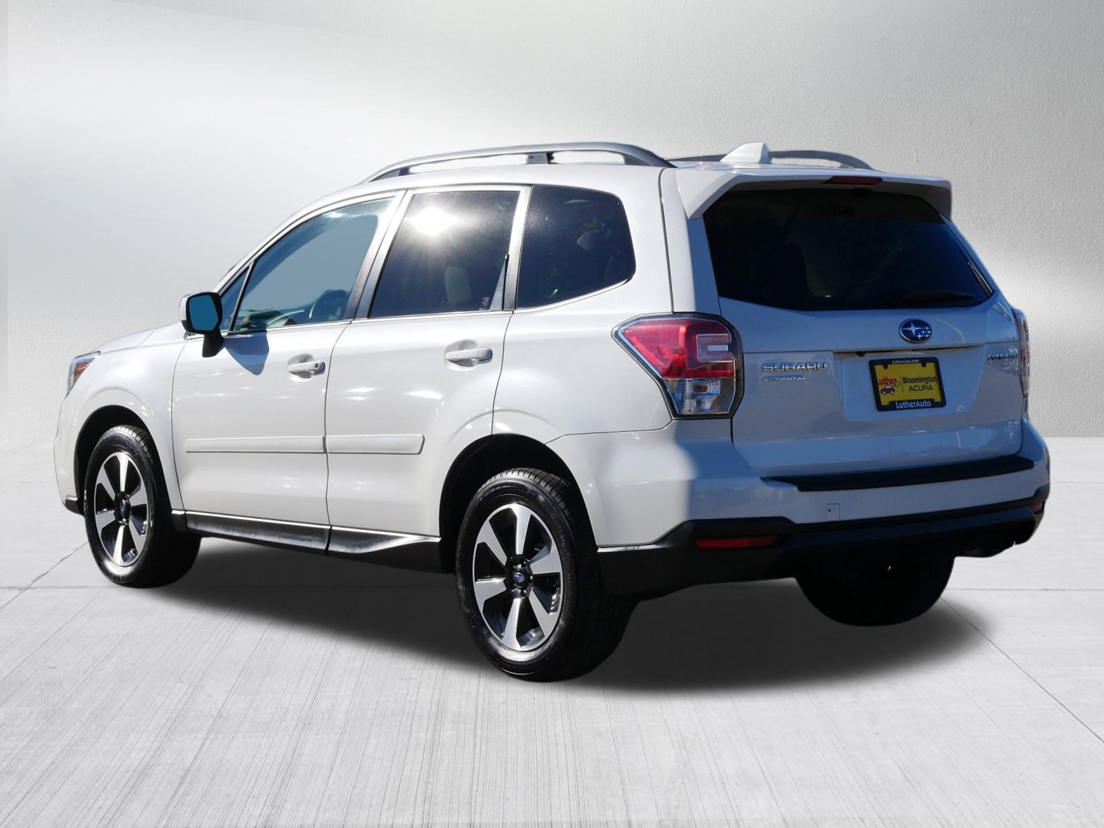 2017 Subaru Forester Premium photo 3