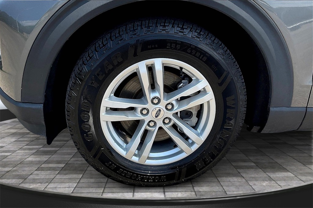 2023 Ford Explorer XLT photo 9