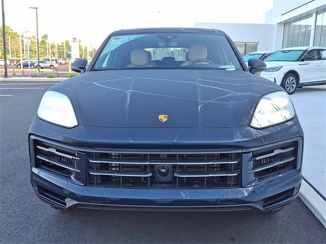 2024 Porsche Cayenne Base photo 3