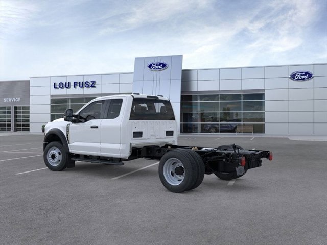 2025 Ford F-550 photo 4
