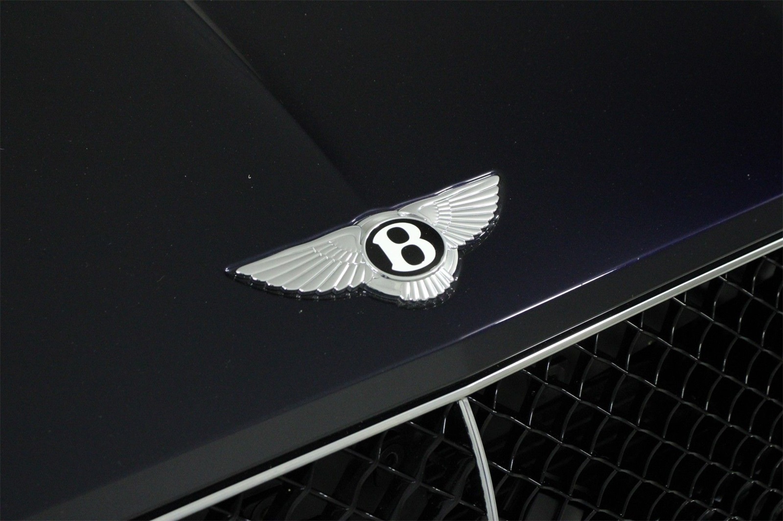 2024 Bentley Continental GT V8 photo 9