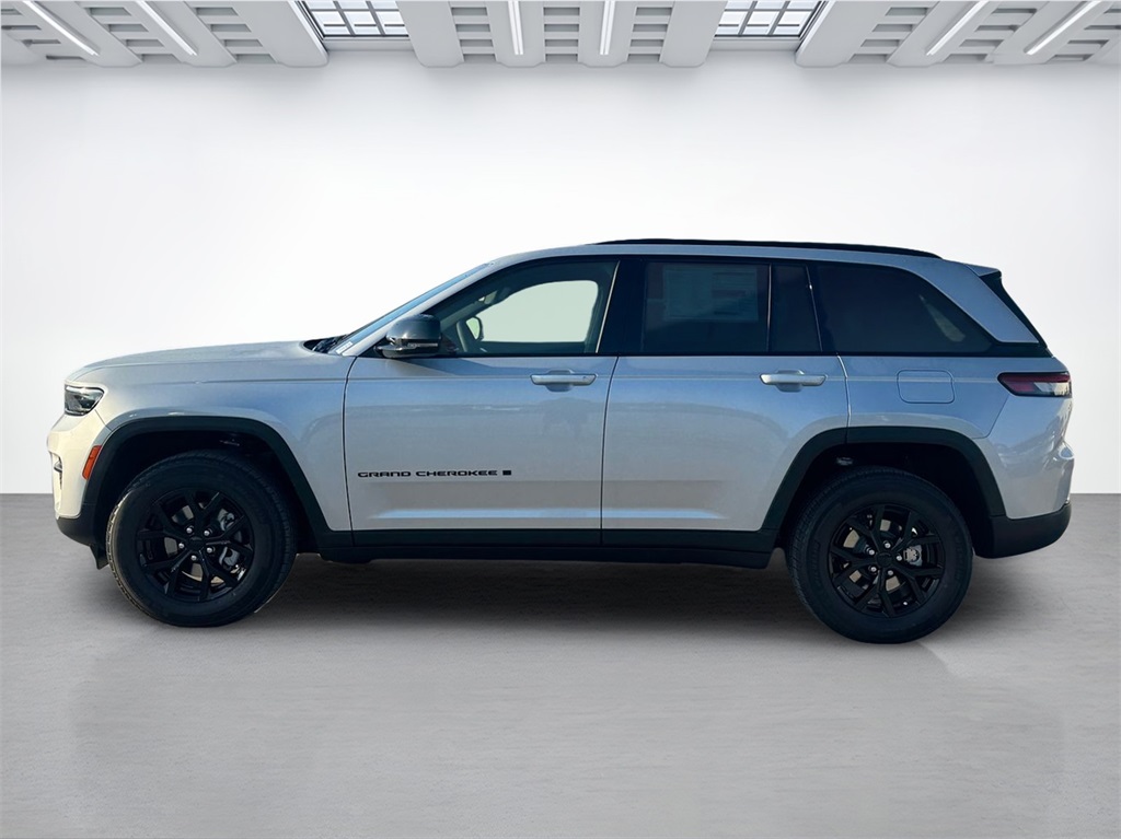 2025 Jeep Grand Cherokee Laredo Altitude photo 5
