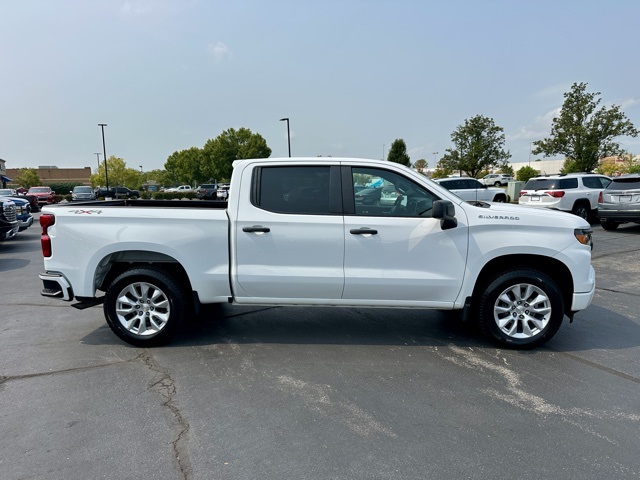 2022 Chevrolet Silverado 1500 Custom photo 2