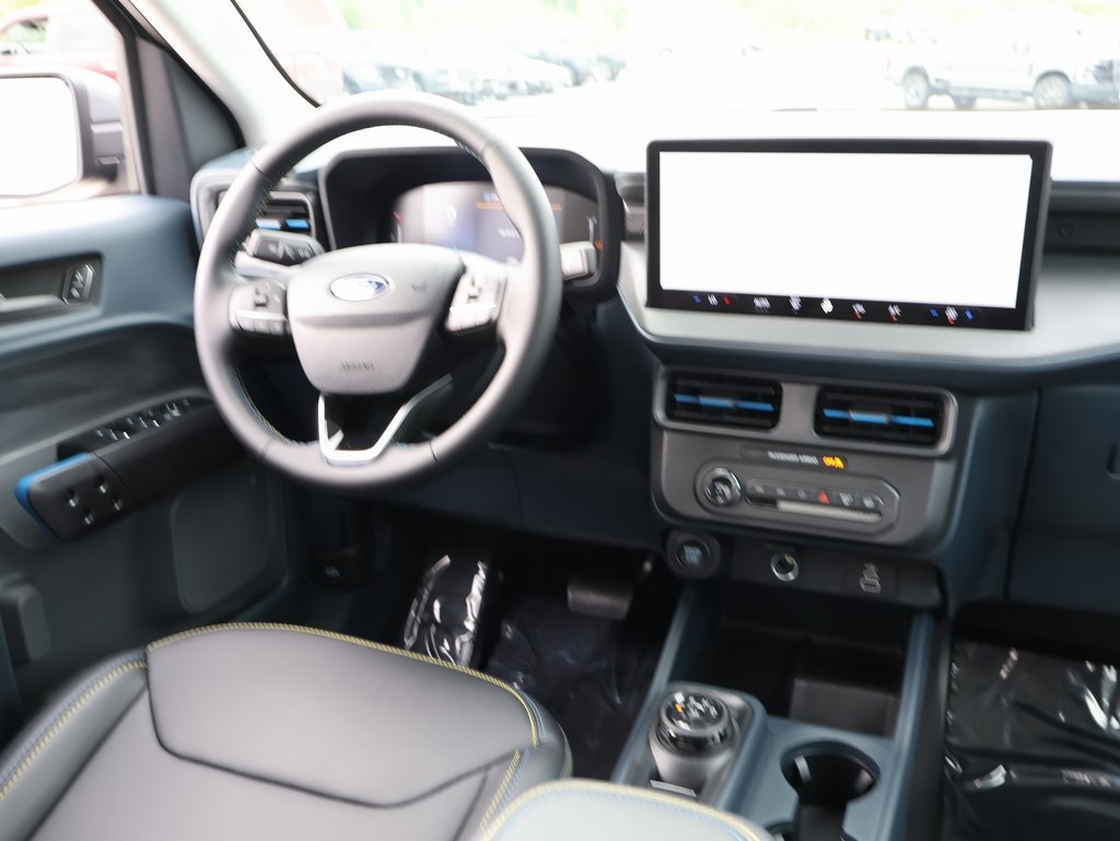 2025 Ford Maverick photo 12