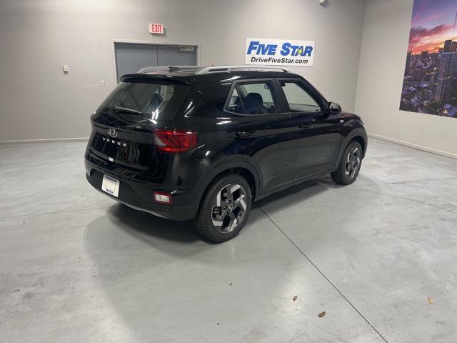 2026 Hyundai Venue SEL photo 2