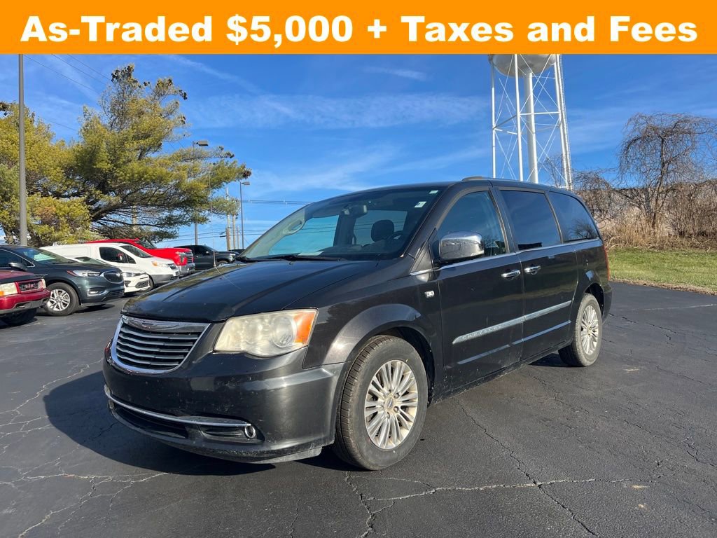 2014 Chrysler Town & Country Base's photo