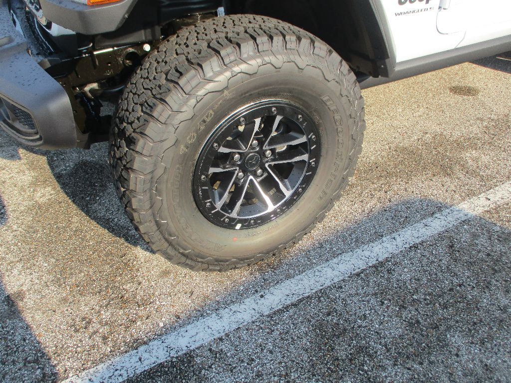 2025 Jeep Wrangler Willys photo 21