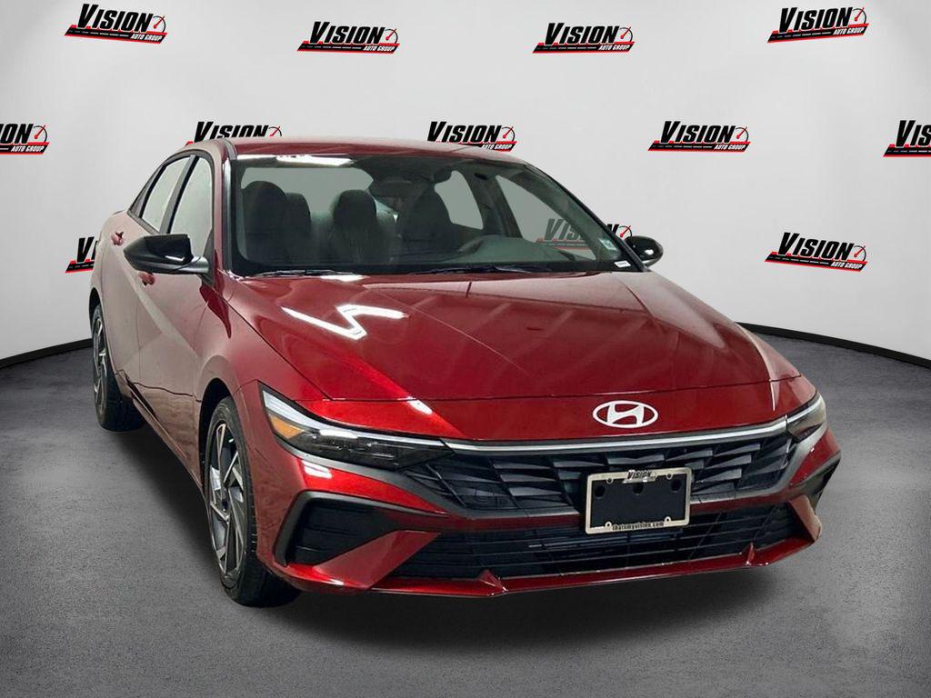 2025 Hyundai Elantra SEL Sport photo 3