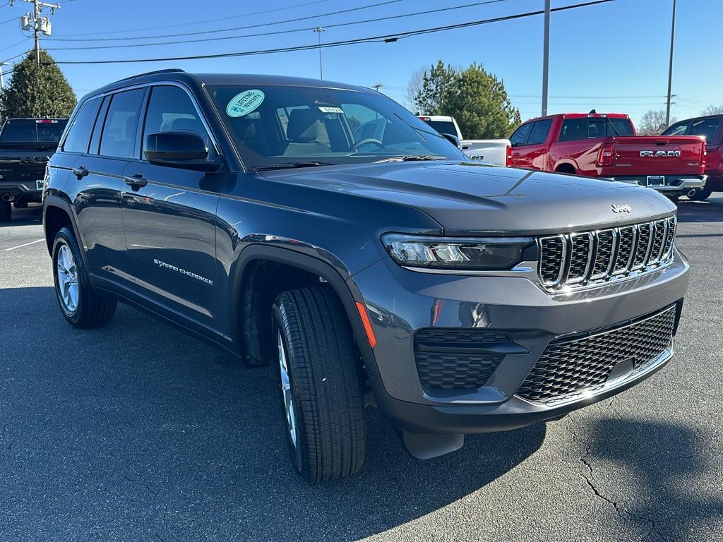 2025 Jeep Grand Cherokee Laredo photo 9
