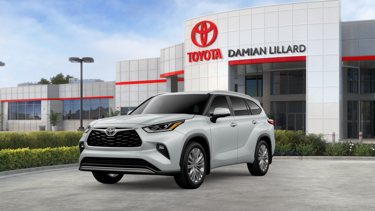 2026 Toyota Highlander Platinum's photo