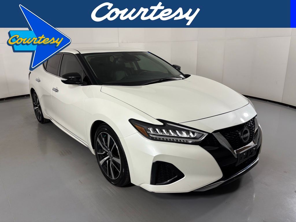 2023 Nissan Maxima SV's photo