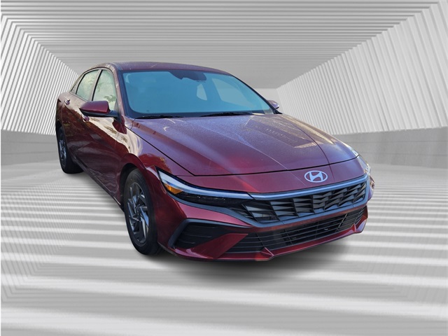 2024 Hyundai Elantra SEL photo 3