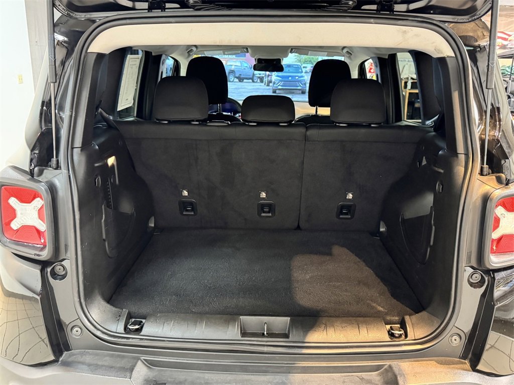 2023 Jeep Renegade Latitude Upland photo 21