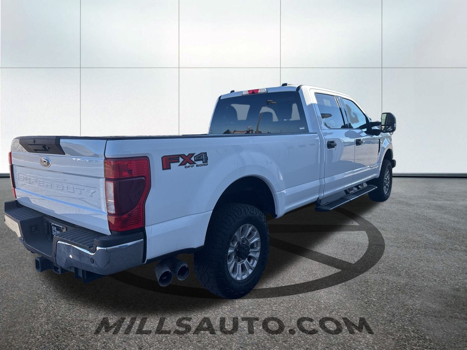 2022 Ford F-350 XLT photo 2