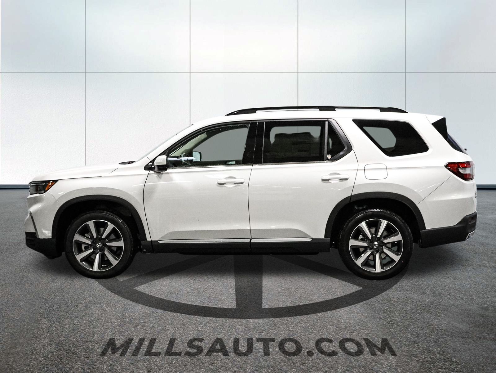 2025 Honda Pilot Touring photo 2