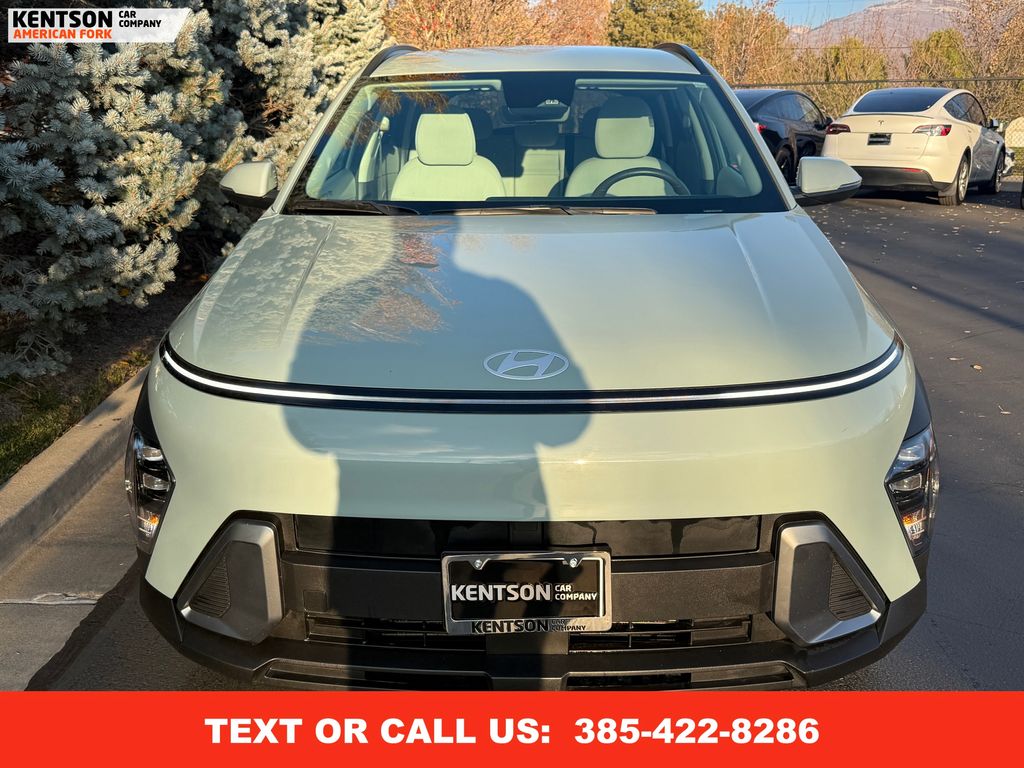 2025 Hyundai Kona SEL photo 2