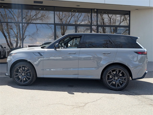 2025 Land Rover Range Rover Sport photo 3