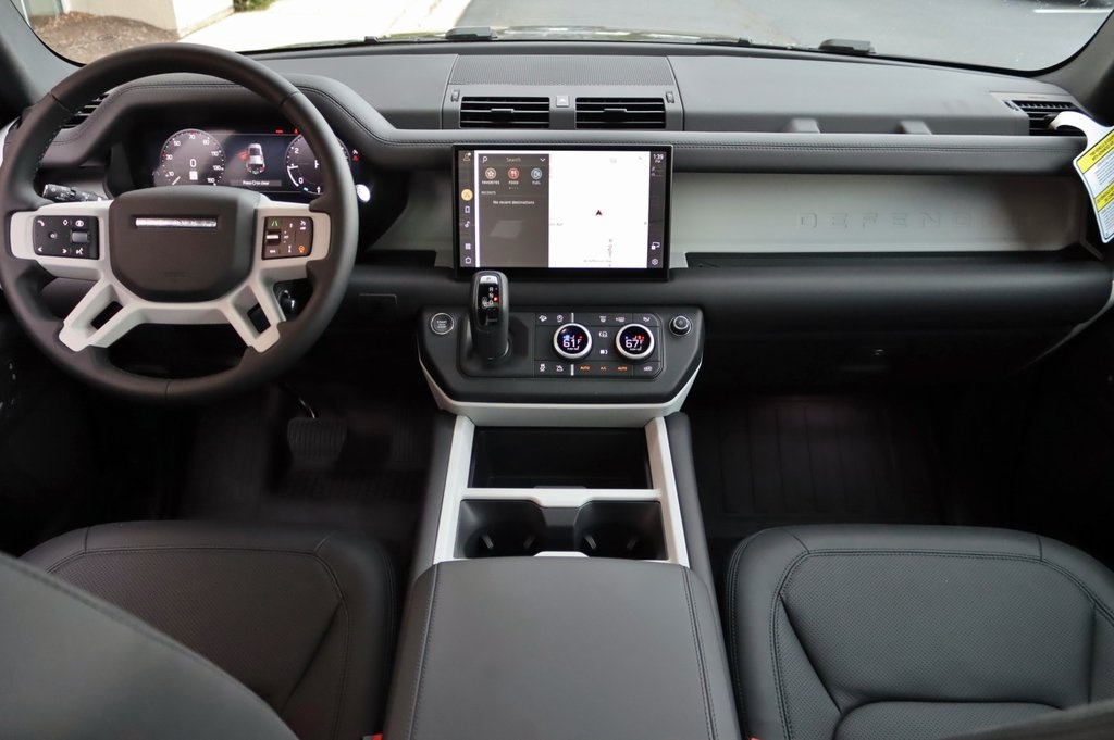 2025 Land Rover Defender 110 X-Dynamic SE photo 8