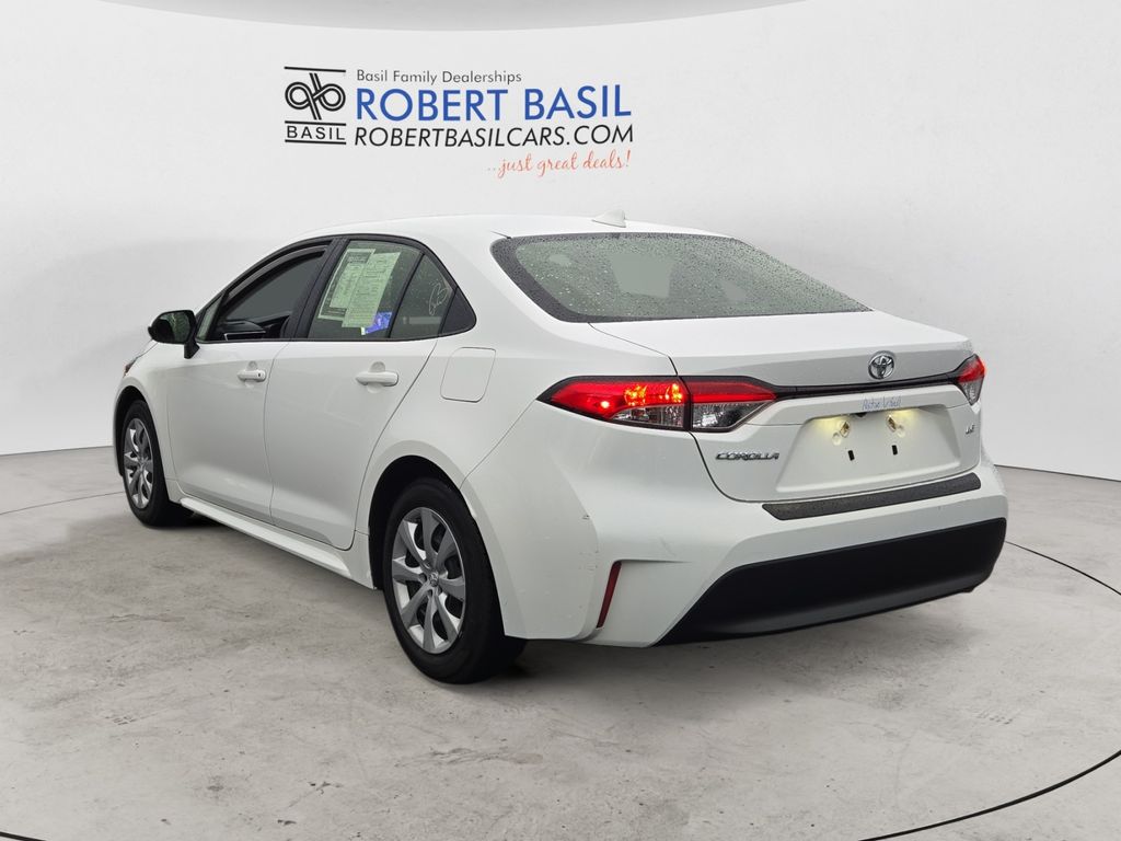 2023 Toyota Corolla LE photo 3