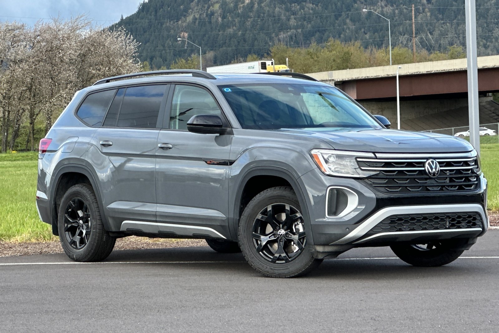 2025 Volkswagen Atlas Atlas Peak Edition's photo