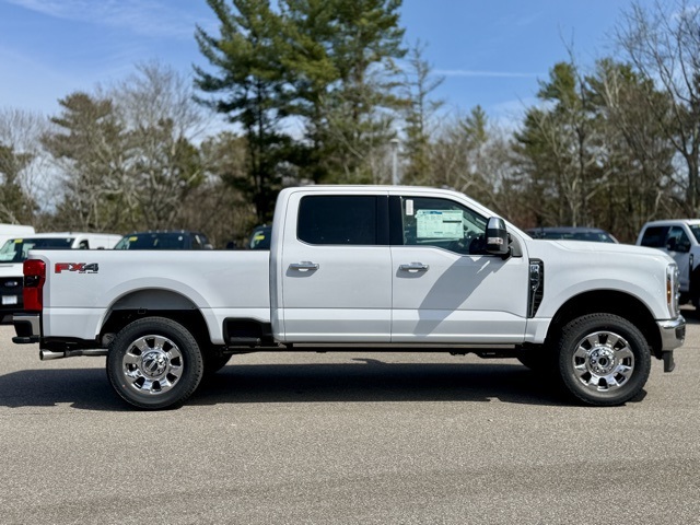 2025 Ford F-350 Lariat photo 3