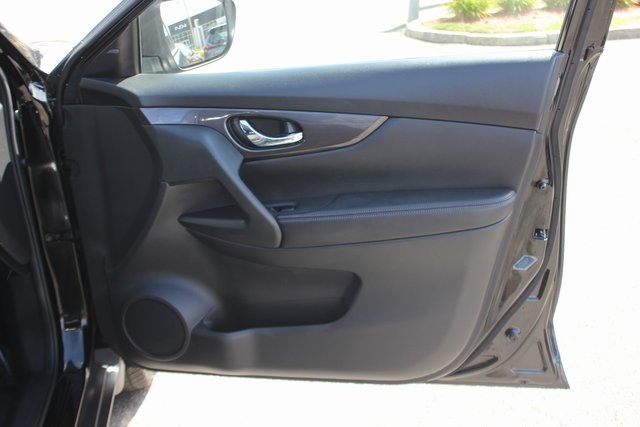 2019 Nissan Rogue SV photo 27