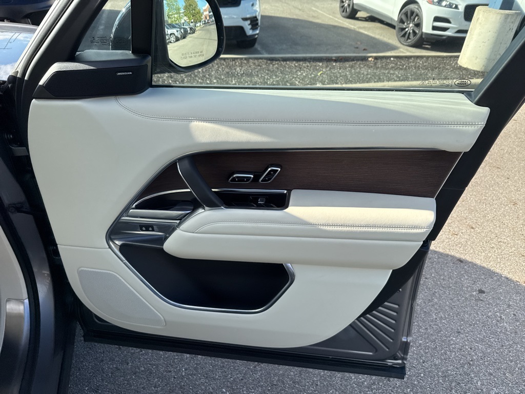 2023 Land Rover Range Rover SE photo 21