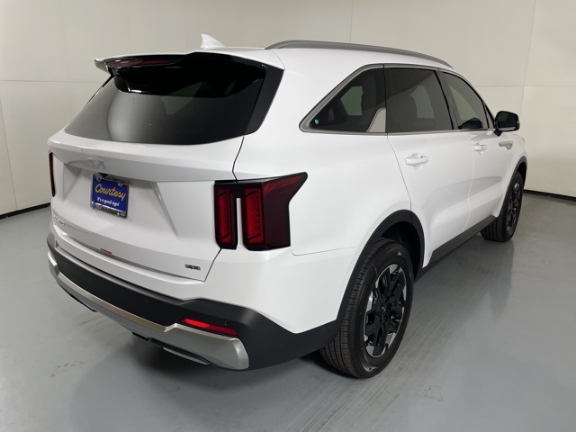 2025 Kia Sorento S photo 8