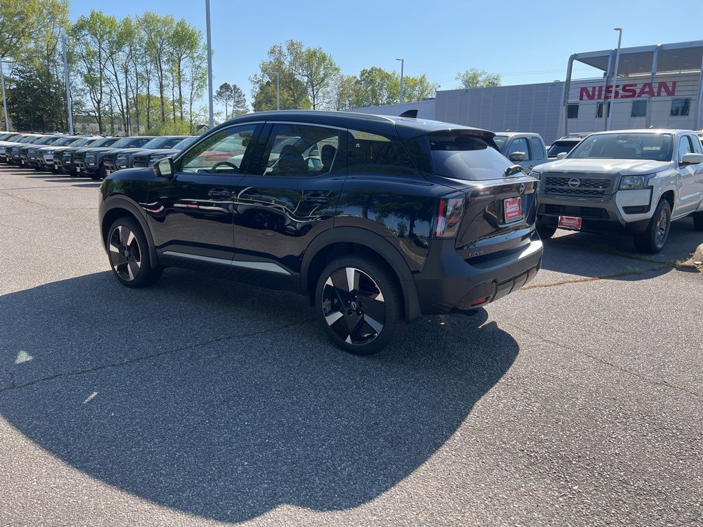 2025 Nissan Kicks SR photo 2