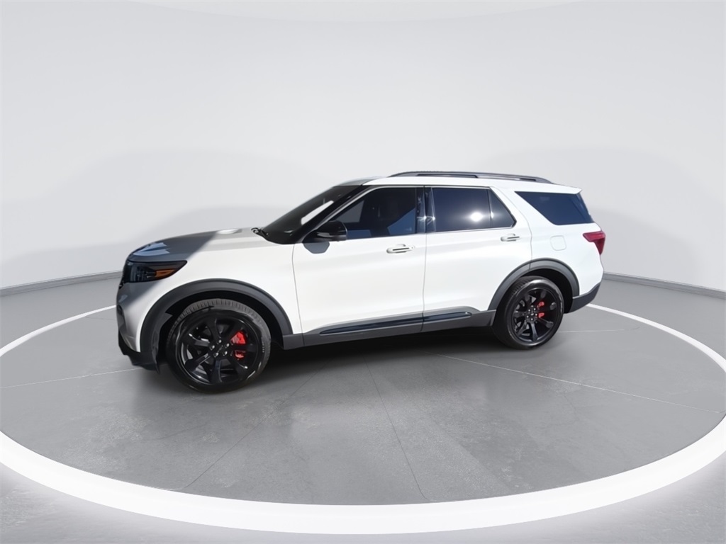 2023 Ford Explorer ST photo 3
