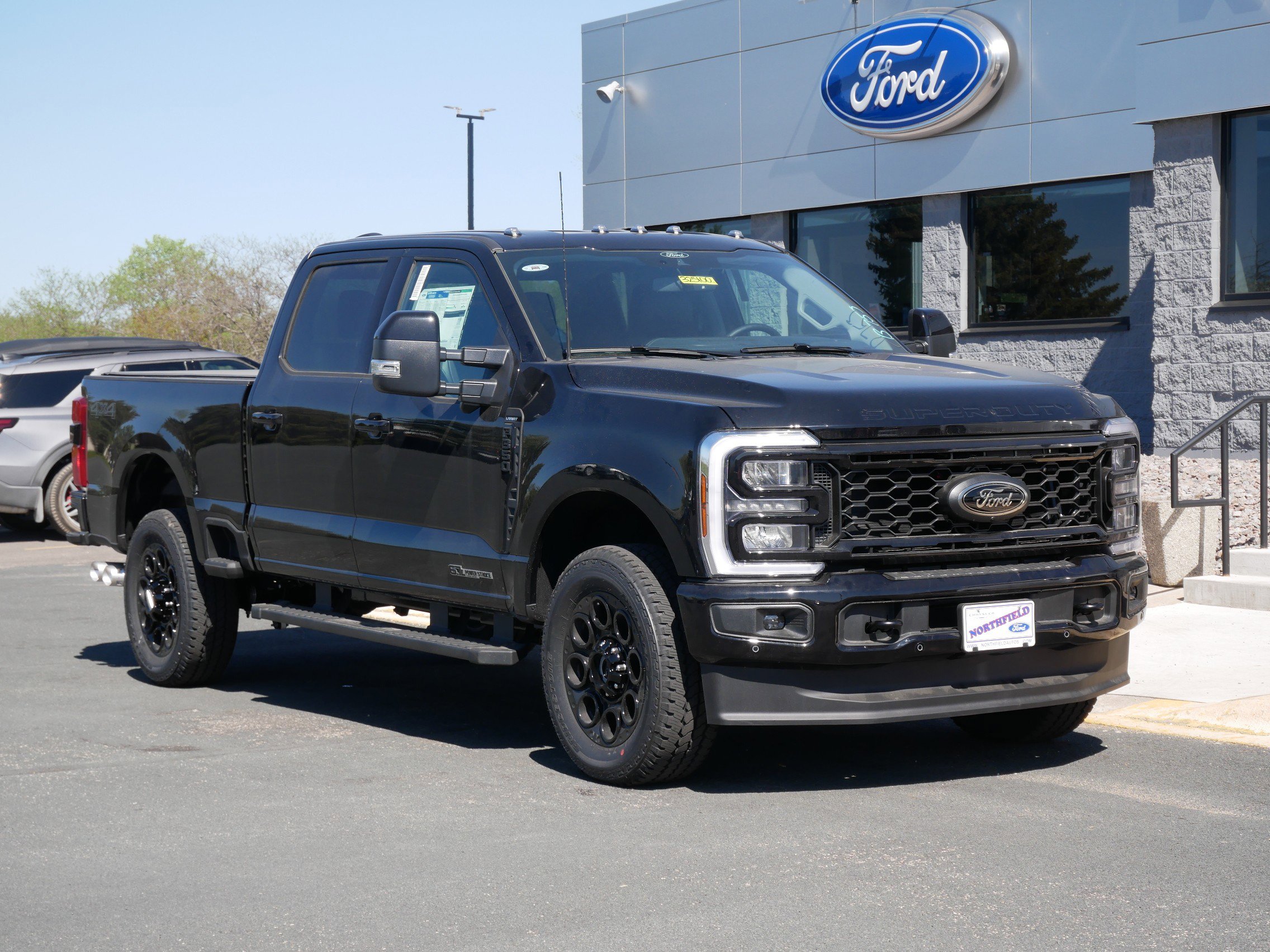 2025 Ford F-350 Lariat photo 2